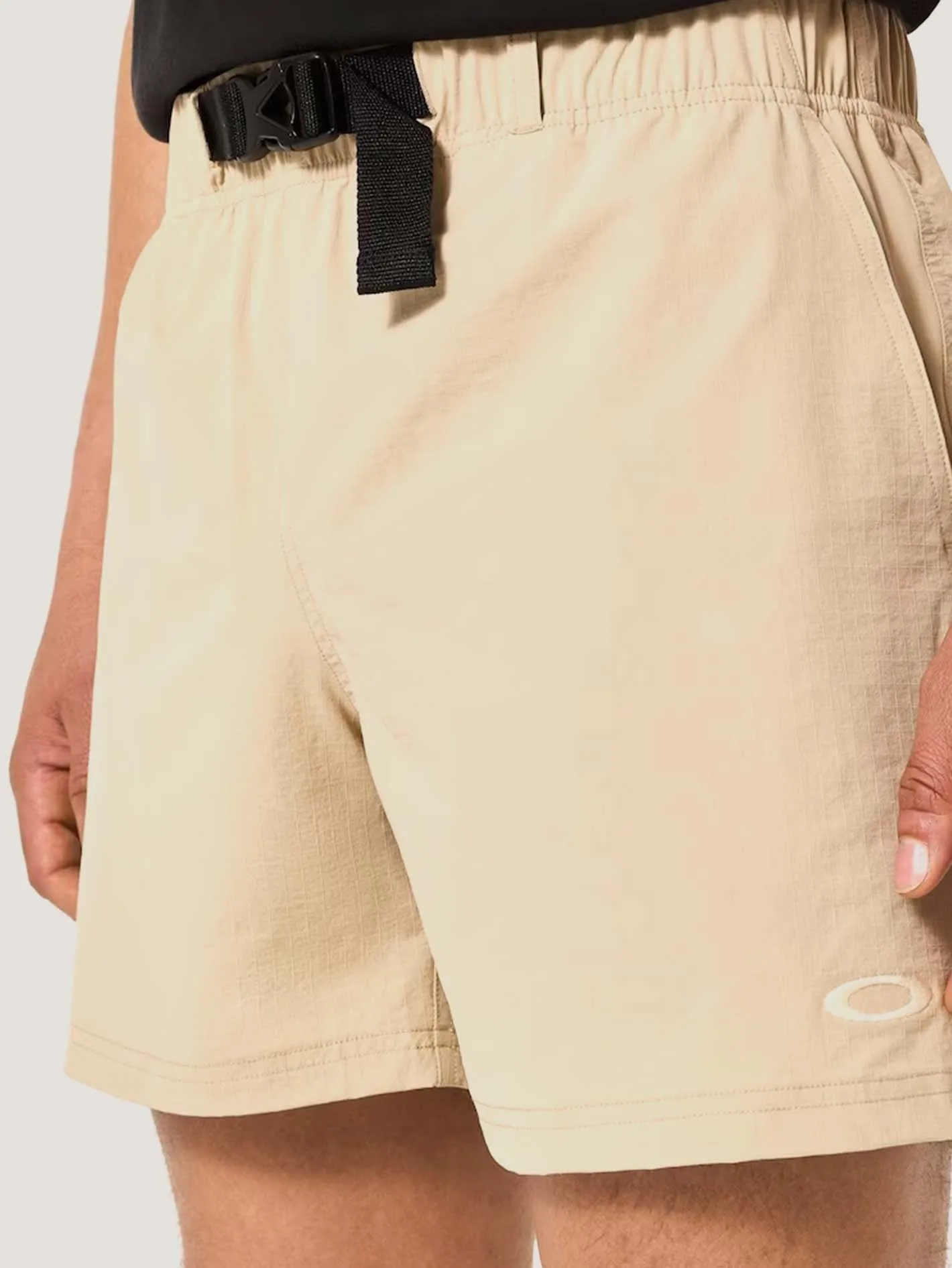 SHORT OAKLEY HOMBRE LATITUDE 18 SHORT